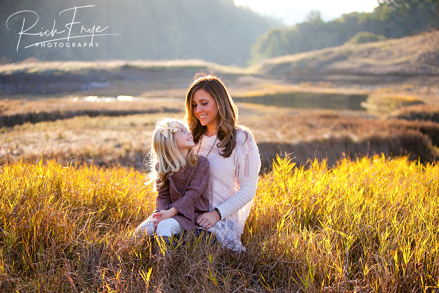 Marin-County-Family-Portraits-in-Fields-Nature